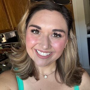 Meet your Posher, Hayley